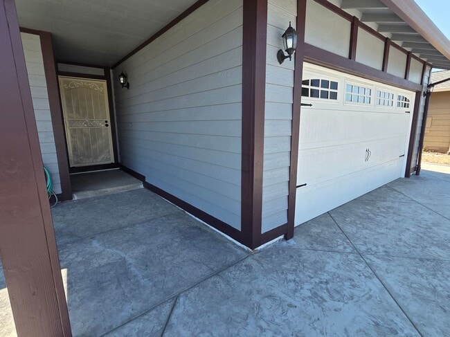 Building Photo - 616 Placer Ln