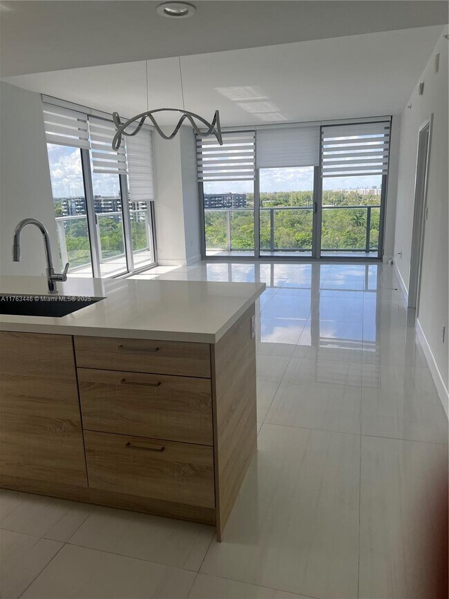 Foto del edificio - 16385 Biscayne Blvd
