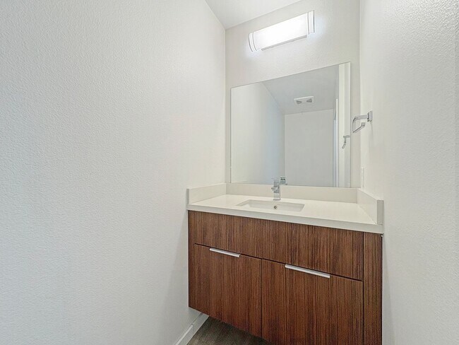 Foto del edificio - Modern Golden Hill Retreat with En-Suite B...