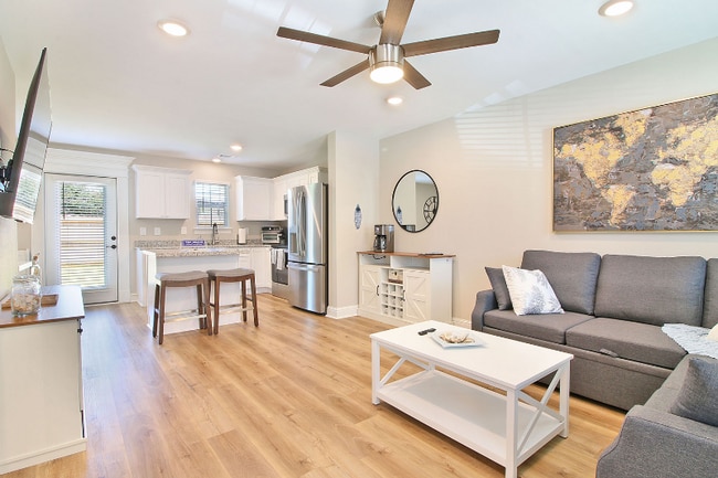 Building Photo - 101 Coral Breeze Drive