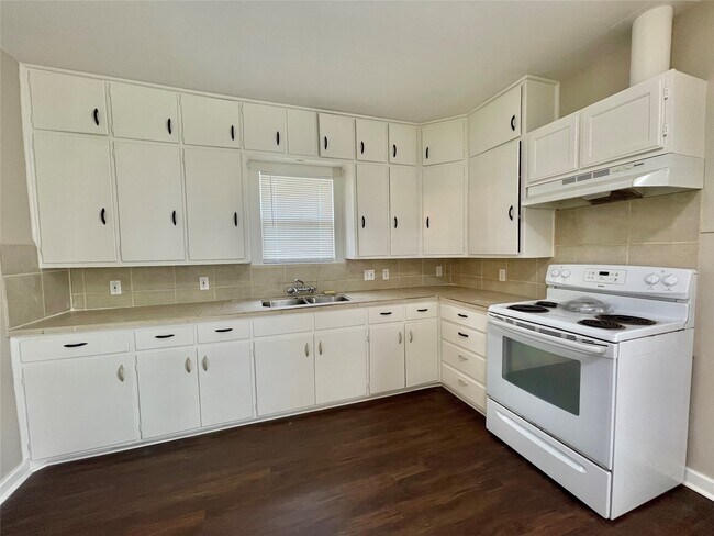 Building Photo - 813 Nursery St