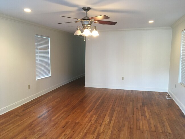 Building Photo - Garden District 2 bd 2 ba cottage
