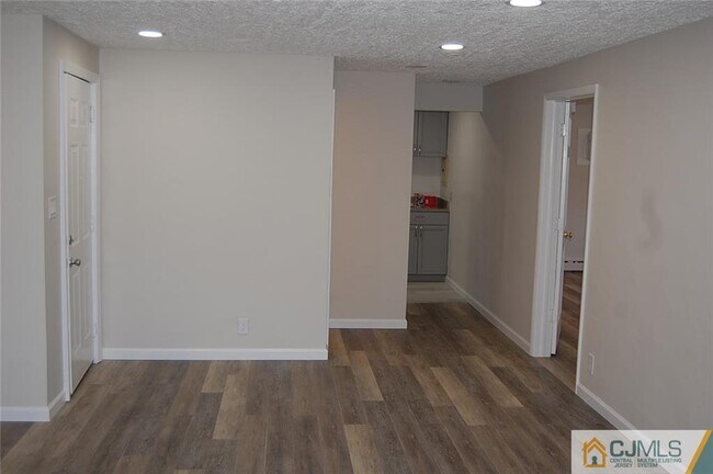 Building Photo - 57 Avenel St