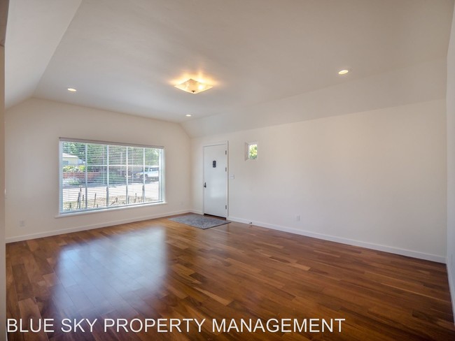 Building Photo - 2 br, 2 bath House - 1430 Laurel Street