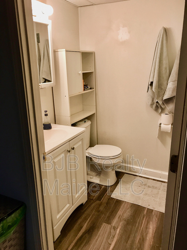 Building Photo - 596 Preble St