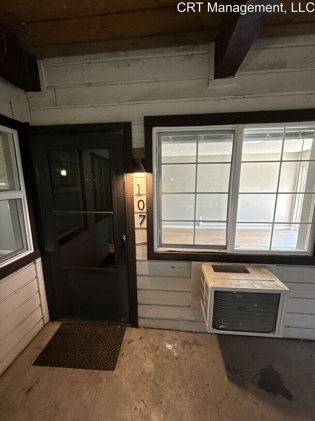 Foto del edificio - Updated 1 bedroom 1 bathroom first floor c...