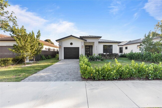 Foto del edificio - 8570 SW 198th St