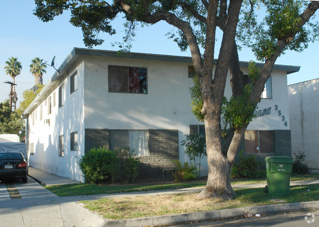 Building Photo - Diane Apartments