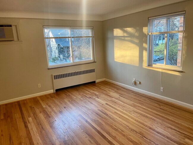 Foto del edificio - 6014 Woodmont Ave