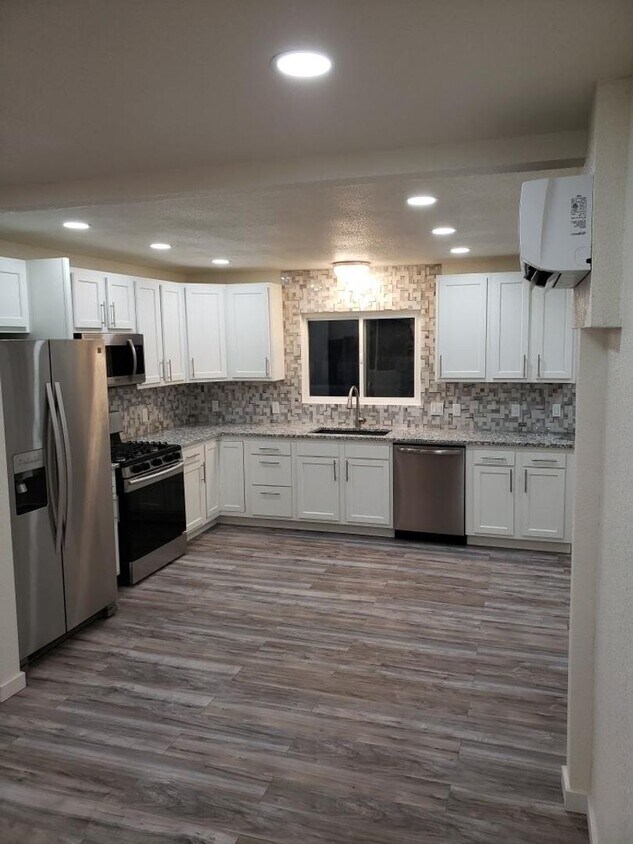 Foto principal - 2412 N Cactus St
