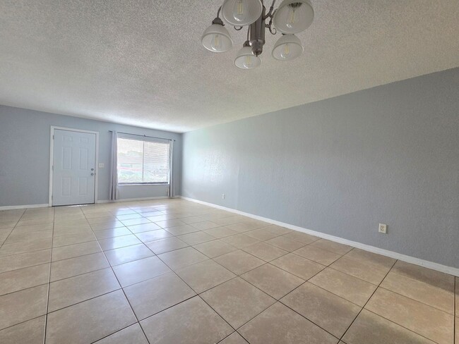 Building Photo - 605 Northlake Blvd