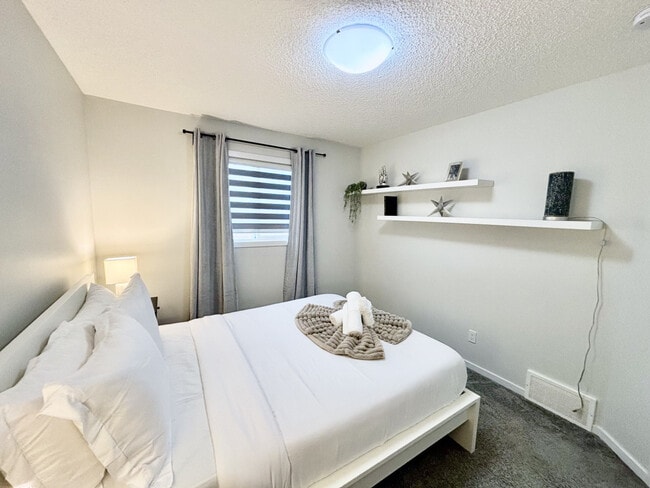 Building Photo - 20548-20100 100 Ave NW