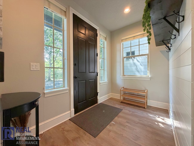 Building Photo - 17423 SW Montague Way