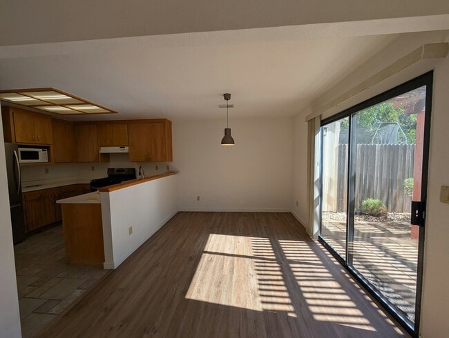 Building Photo - 1285 Antelope Ave