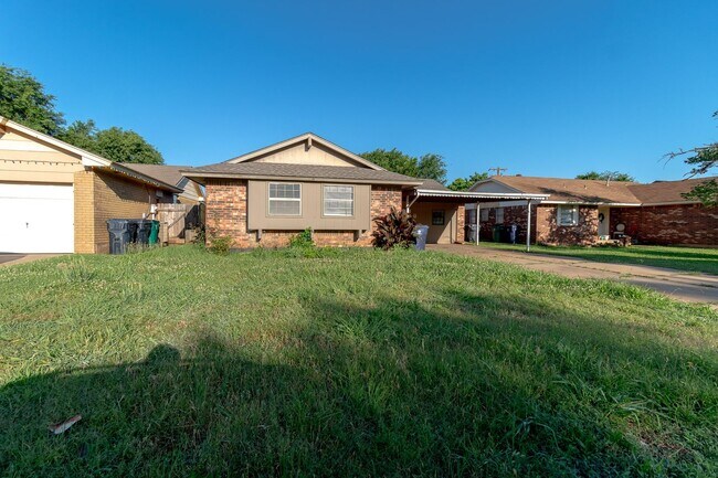 Foto del edificio - 4 Bedroom 2 Bath in OKC! Half off first month