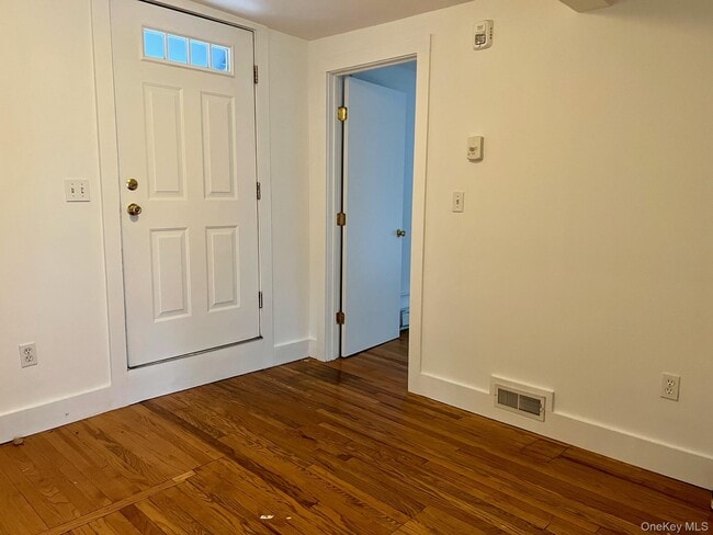 Building Photo - 3279 Franklin Ave