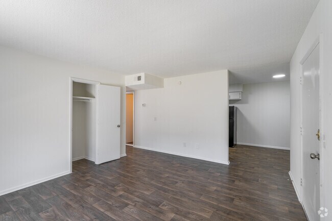 2 habitaciones, 1 baño - 960 pies cuadrados - Sala de estar - Ravenwood Hills