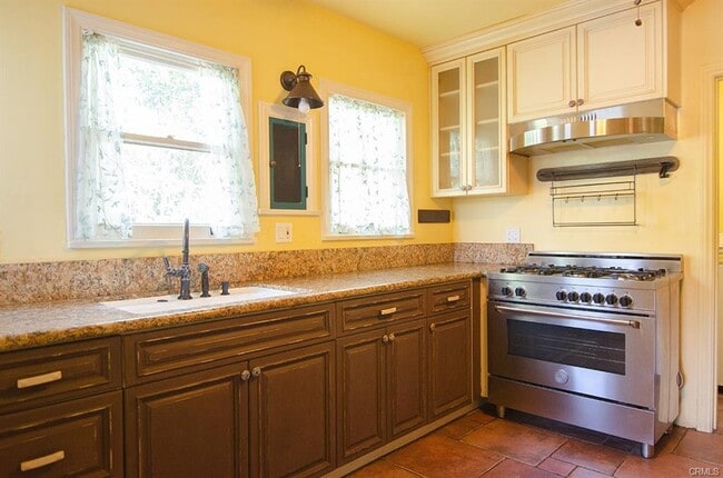 Foto del edificio - 1720 Paloma St