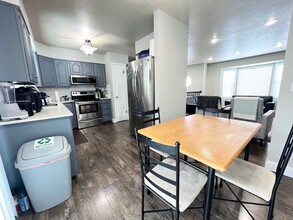 Building Photo - 5658 S Vlg Cir