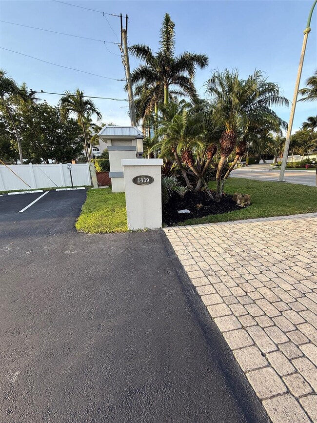 Foto del edificio - 1439 S Ocean Blvd