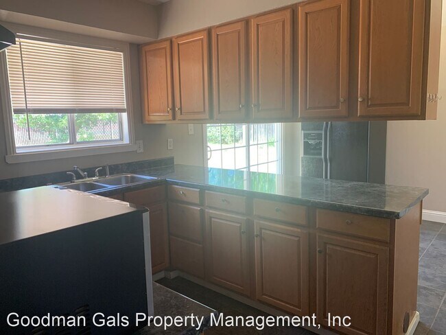 Foto del edificio - 3 br, 2 bath House - 4418 Lever Ave