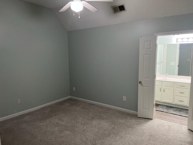 Building Photo - 1064 E Montebello Cir