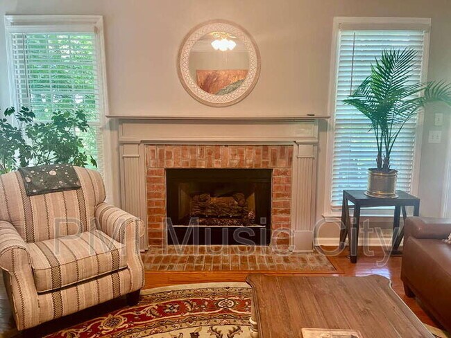 Building Photo - 333 Springhouse Cir