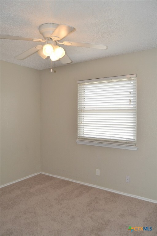 Building Photo - 2214 Carousel Dr