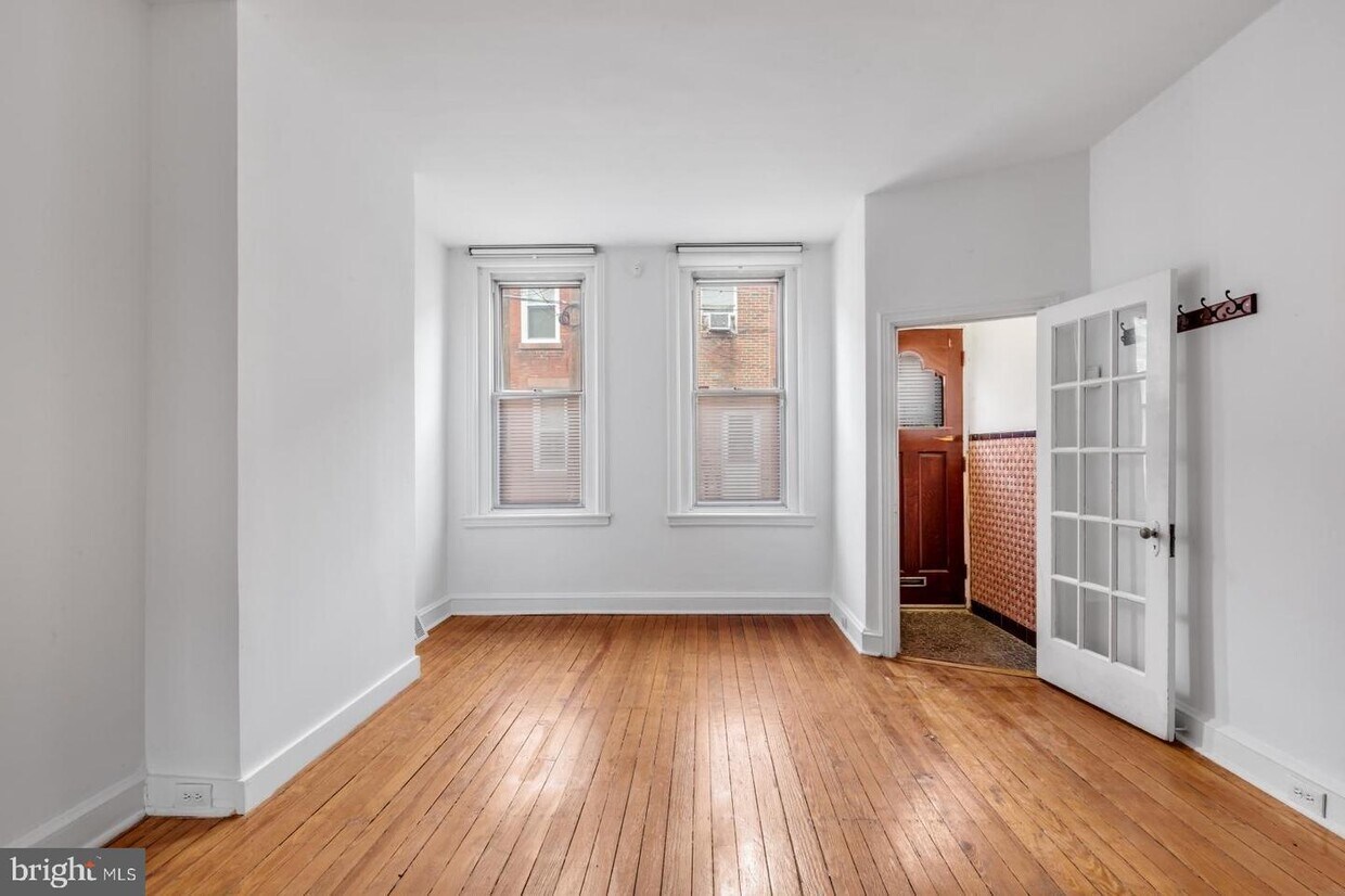 Primary Photo - 828 Mercer St
