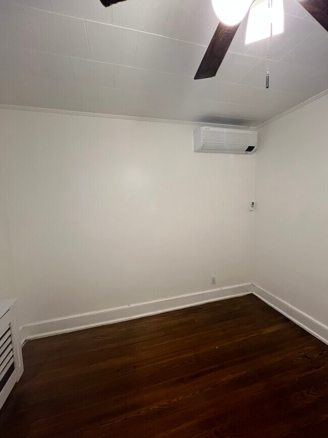 Bedroom - 437 Locust St
