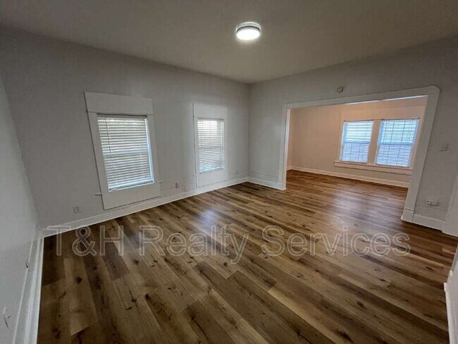 Foto del edificio - 2114 Webb St