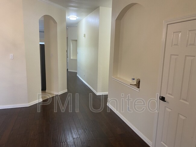 Building Photo - 2103 Clubside Dr
