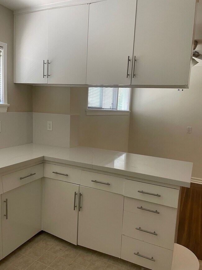 Foto del edificio - 12558-12606 Oxnard St