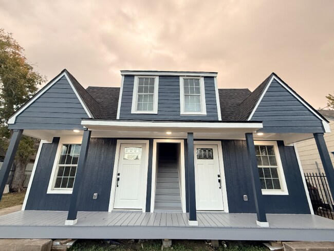 Building Photo - 5238 Pease St