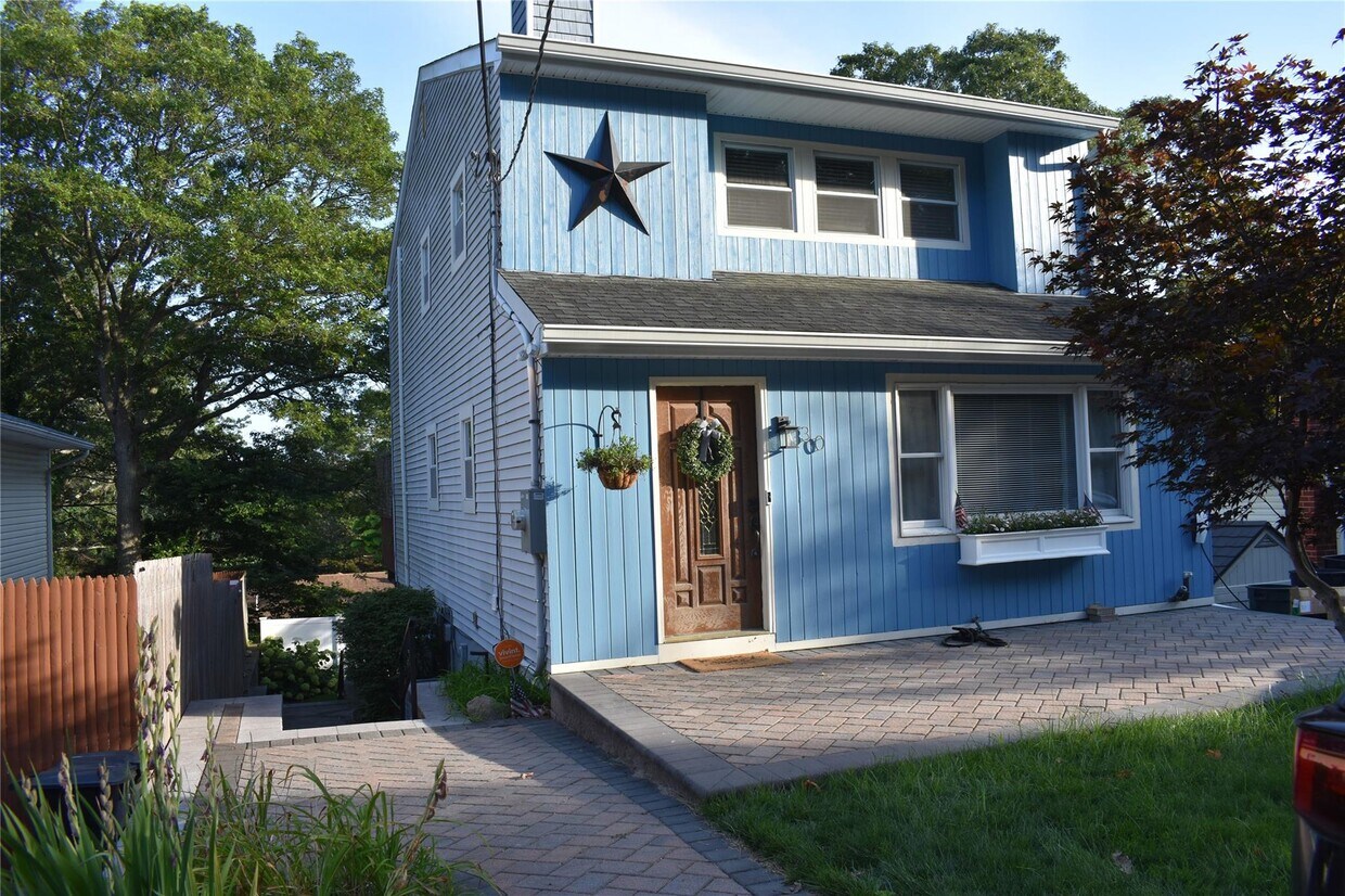 Primary Photo - 30 Willow Rd