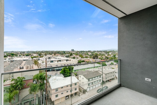 Building Photo - 3688 Overland Ave Los Angeles, CA 90034