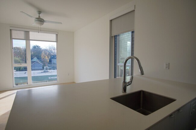 Foto del edificio - Modern 3rd Floor Studio with D/W & Washer/...