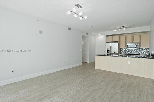 Foto del edificio - 79 SW 12th St