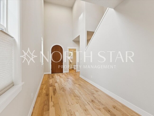 Foto del edificio - Newer Home in Summer Falls.