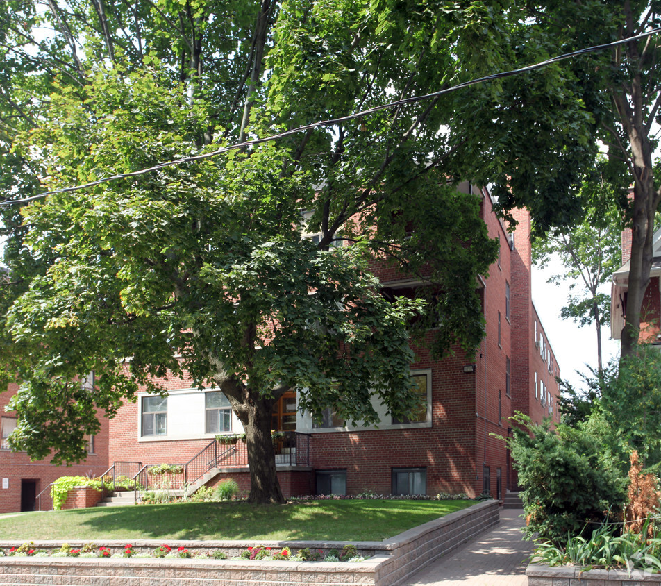 Building Photo - 102 Keewatin Ave