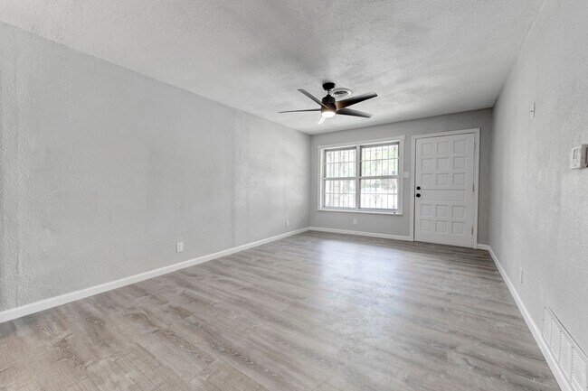 Building Photo - 1407 Connell Dr