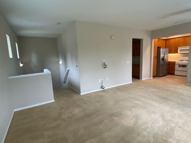 Building Photo - Well Kept 2 Bedroom townhome in San Marcos