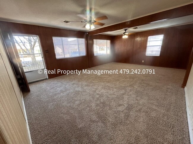 Building Photo - COMING IN FEBRUARY! 3 Bed 1 Bath house