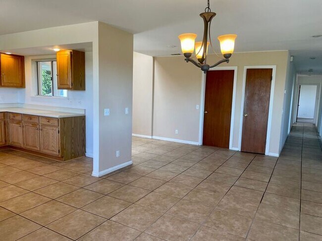 Foto del edificio - 3 Bedroom Home Country Living in Santa Barbara - Pets Considered - Available Now