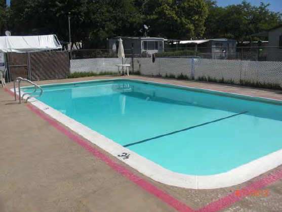 Piscina - Eleven Oaks Mobile Home Park