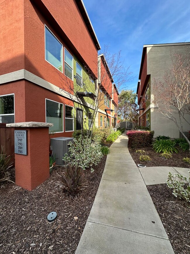 Building Photo - 789 Carbon Ct
