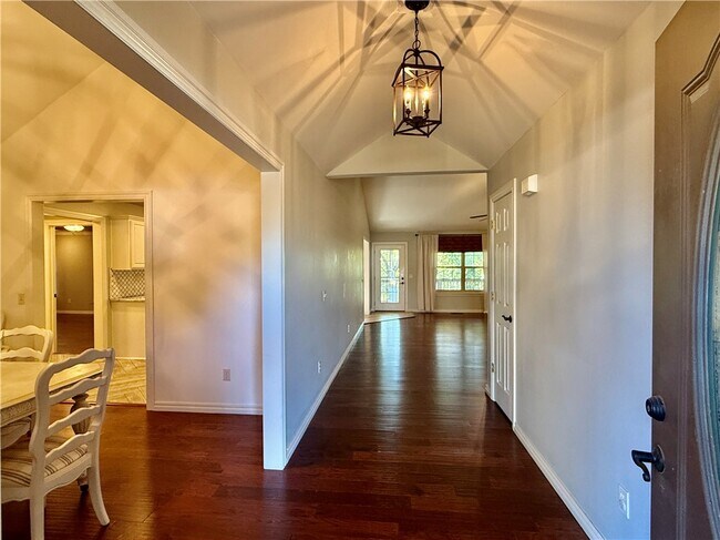 Foto del edificio - 305 Meadows Ct