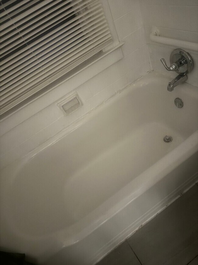 Foto del edificio - 2 bedroom/ 1 bathroom Detroit's Westside Home