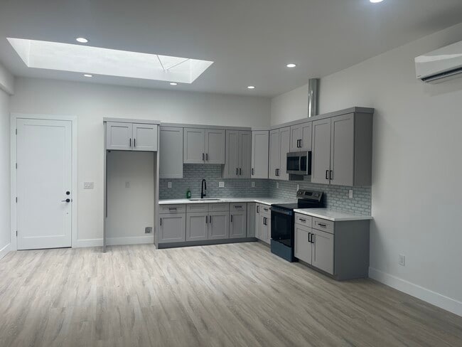 Foto del edificio - 4077 Gage Ave