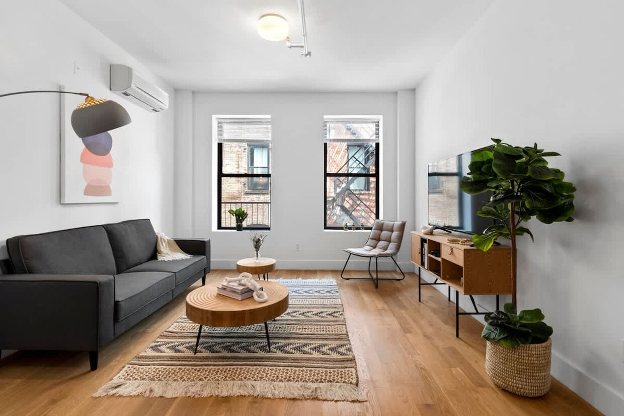 Foto principal - 517 W 45th St